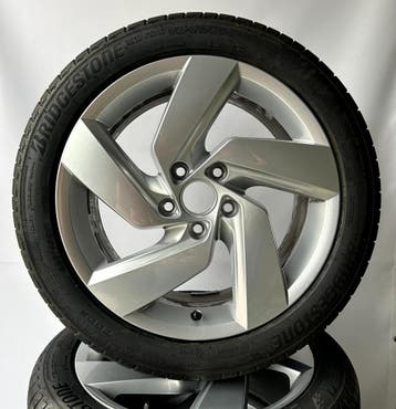 Volkswagen Golf 8 | 17 inch 2025 Demo Velgen + Zomerbanden, Ophalen of Verzenden, Nieuw