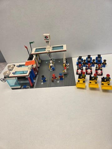 Lego Set - City - Benzinestation 7993 + 3X 6609 Race Car, Nieuw
