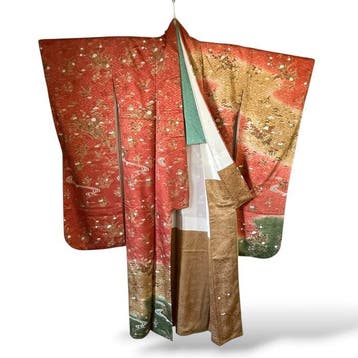 Terracotta-, goud- en bosgroene furisode kimono met