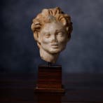 Oud-Griekenland, Hellenistische satyrenkop in wit marmer -