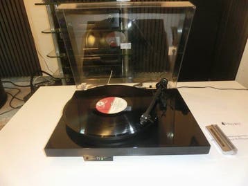 Pro-Ject - Debut III Phono SB riemaandrijving Handleiding, Nieuw