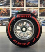 Wiel compleet met band - Pirelli - O.Z - Formule 1 **** NO, Nieuw