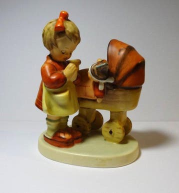 Goebel - M.I. Hummel - Beeldje, Doll Mother -, Antiek en Kunst