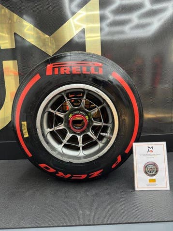Wiel compleet met band - Red Bull - Tyre complete on wheel, Nieuw