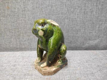 Beeldje - Green-glazed pottery rabbit figure replica -