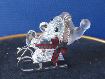 Swarovski - Beeldje - Kris Bear - Christmas Ornament - On