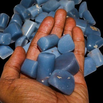 4 kg Aqua Blue Angelite getrommelde kiezelstenen (10–20 mm)