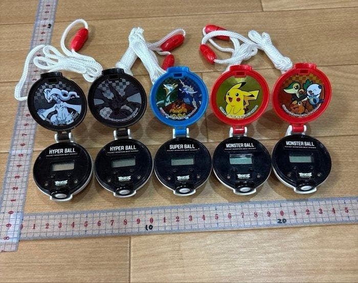 Pokémon - Monster Ball Digital Clock Set (5 pcs) — Hyper, Spelcomputers en Games, Spelcomputers | Overige Accessoires
