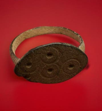 Laat-Romeins / Vroeg-Byzantijns Brons ring - oogmotieven