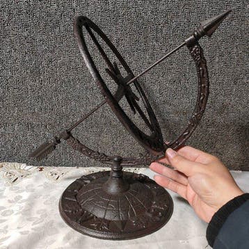 Decoratief ornament - Meurop - Europa - zonnewijzerornament