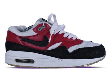 Nike Air Max 1 Essential Bright Crimson • 38, Kleding | Heren, Schoenen, Ophalen of Verzenden, Nieuw, Nike, Sneakers of Gympen