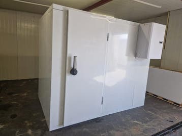Koelcel 240 x 150 x 201 cm stekker klaar, Nieuw in verpakking, Koelen en Vriezen