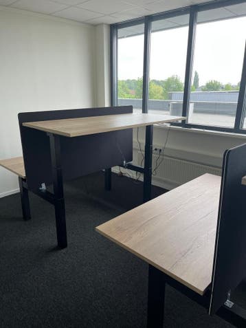 Refurbished Ahrend Duo Zit Sta Bureaus - Optie Tussenwand, Verzenden, In hoogte verstelbaar, Zo goed als nieuw