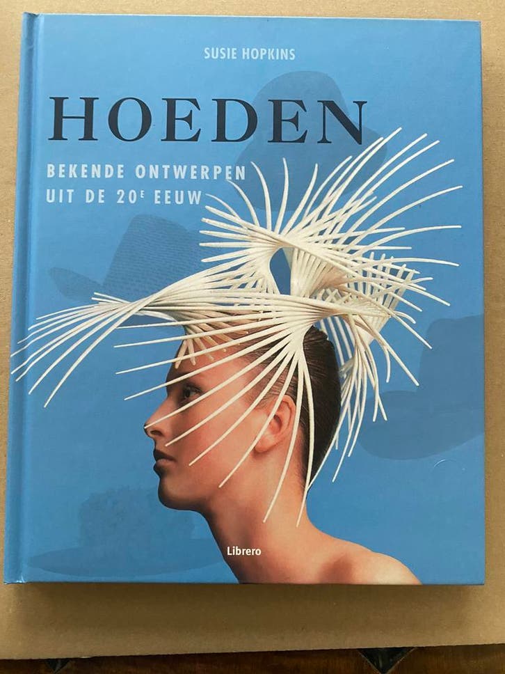 Mode - Hoeden - Bekende Ontwerpen uit de 20e Eeuw NIEUW, Boeken, Mode, Zo goed als nieuw, Mode algemeen, Ophalen of Verzenden
