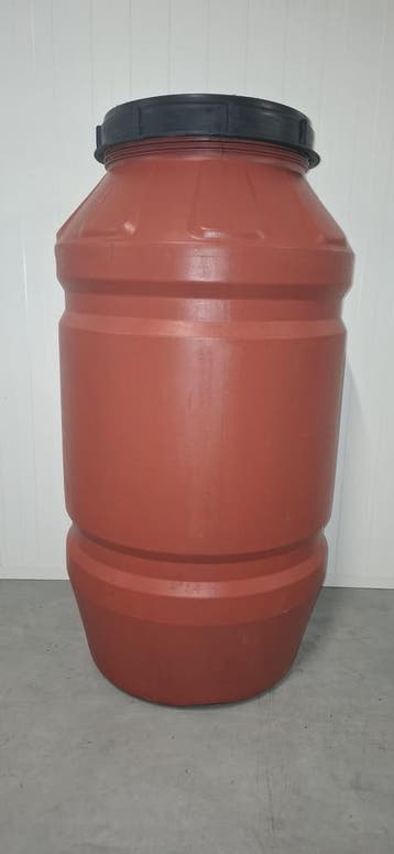 240 liter vat met draaideksel/regenton, Ophalen, Kunststof, 150 liter of meer, Zo goed als nieuw