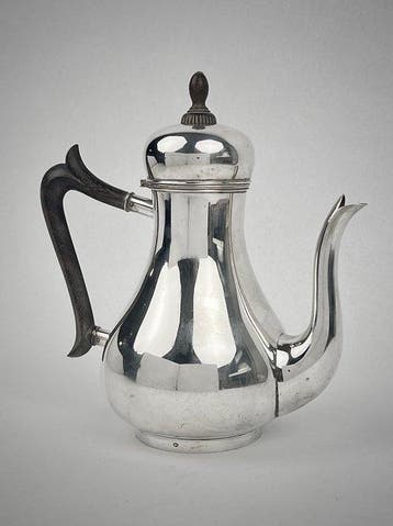 Voorschoten - Koffiepot - pear-shaped body - .835 zilver -