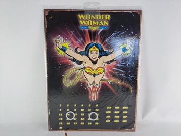Vintage Wonder Woman Flying Reusable Metal Calendar, Ophalen of Verzenden, Zo goed als nieuw
