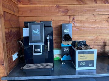 Online veiling: Yunie, Minibar S1-B, koffiemachine, Nieuw