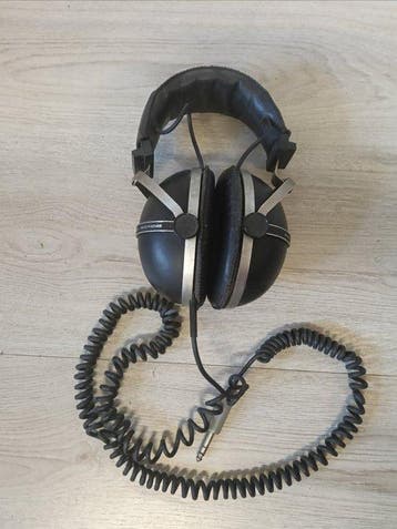 Pioneer - SE-305 Dynamic Closed-Back Stereo Hoofdtelefoon, Audio, Tv en Foto, Nieuw