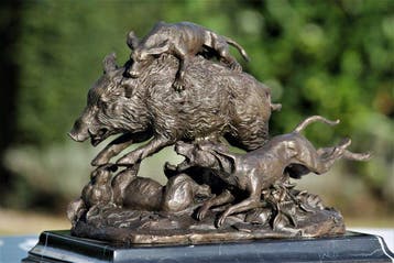 Beeld, dogs attack bear - 18 cm - bronze marble