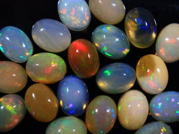 ct. 19,20 natuurlijke Ethiopische opalen Cabochon - Hoogte: