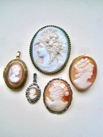 Themacollectie - Camee broches en hangers zilver