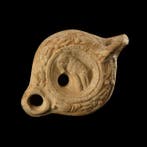 Oud-Romeins Imperial terracotta olielamp met rustende hond