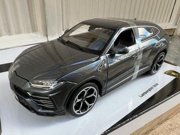 Bburago 1:18 - Modelauto - Lamborghini Urus 2018 - 4, Nieuw