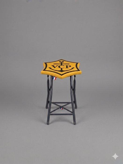 (NO RESERVE) Veuve Cliquot Champagne Chair – Unique, Antiek en Kunst, Kunst | Designobjecten