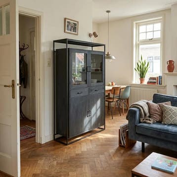 Vitrinekast Len mangohout zwart | Mokana Furniture, Huis en Inrichting, Ophalen of Verzenden, Nieuw