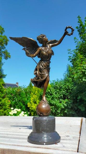 Sculptuuur voor buiten, winged victory - 41 cm - brons