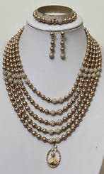 Exclusieve set van gouden parelmoer met Onze-Lieve-Vrouw