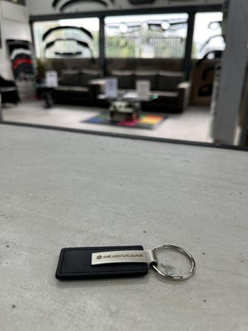 Dejavu Cars Sleutelhanger leer, Ophalen of Verzenden
