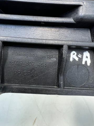 Audi A4 Avant bumpersteun set rechts en links bj.2017, Gebruikt, Links, Audi