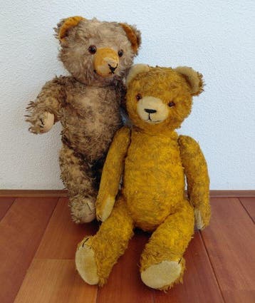 Unknown Manufacturers - Teddybeer - Two Jointed Teddy Bears