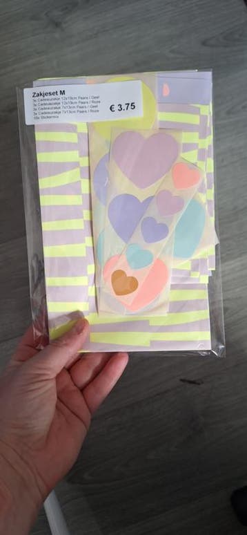 12x zakjes mix neon M cadeauverpakking - inpakpapier - ca..., Diversen, Ophalen of Verzenden, Nieuw