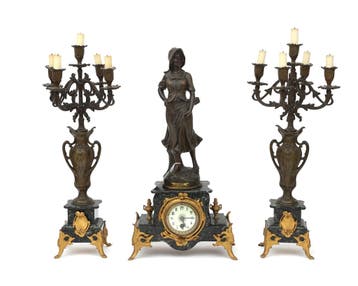 Een schouwpendule, Frankrijk, 20e eeuw