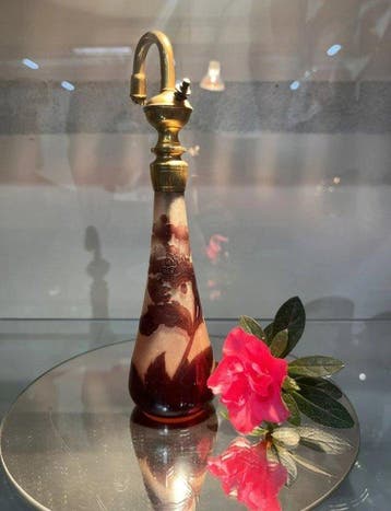 Emile Gallé - Parfum vaas - Glas - sprayfles, Antiek en Kunst, Antiek | Glas en Kristal