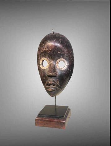 Masker in / sokkel op maat - Dan-masker van licht hout - Dan