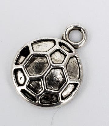 10 x Tibetaans zilveren bedeltje van een voetbal (Bedels), Ophalen of Verzenden, Nieuw, Bedel