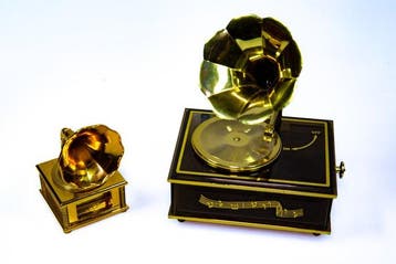Muziekdoos speeldoos miniatuur replica Grammofoon -