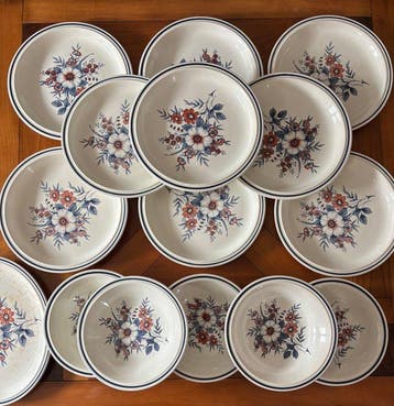 Royal Staffordshire - Bord (15) - alpine rose - Aardewerk
