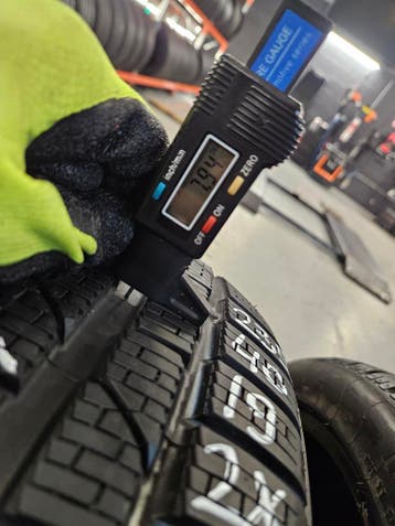 235/40/19 285/35/19 NO PIRELLI WINTERBANDEN 7,9/7,8MM DEMO, Gebruikt, 285 mm, Winterbanden, Band(en)