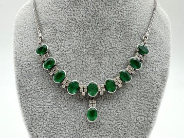 Halsketting - 18 karaat Witgoud - 5.50ct. tw. Smaragd -, Nieuw