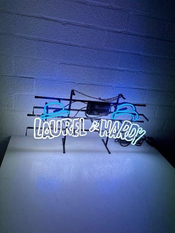 Neon sign - Laurel & Hardy, Nieuw