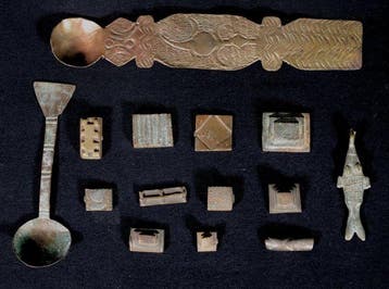 Figuur - Set van 12 antieke Akan-goudgewichten + 2 lepels -, Antiek en Kunst