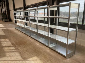 Online veiling: Metalen legbordstelling (ca. 13 meter)