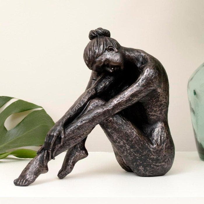 sculptuur, Bronze Style Sitting Lady Sculpture – Resin, Antiek en Kunst, Curiosa en Brocante
