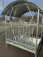 Grote vierkante ruif met hangend voerhek € 1397,80 incl., Weidegang