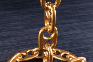 Design bijzettafel CHAINS 40cm goud mangohout handgemaakt, Ophalen of Verzenden, Nieuw